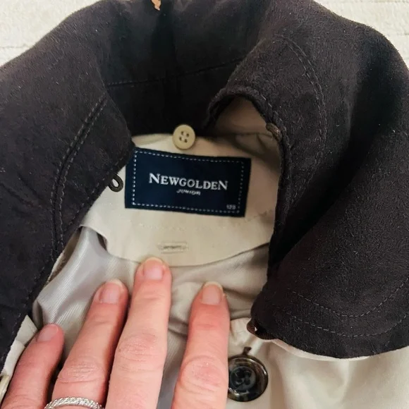 Like new boy raincoat (no size but fits size 6 boy) - Picture 3 of 4